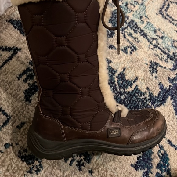 Women’s Uggs Snow Boots Size 7 - Picture 2 of 8